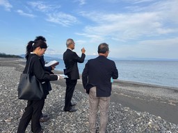 磯部先生静岡海岸視察.jpg