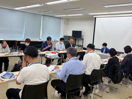 14_260518_委員からの所管事業説明①.jpg